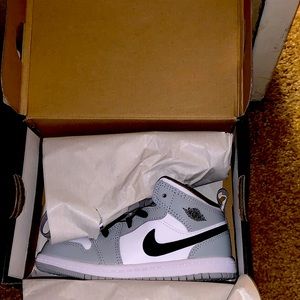 Air Jordan 1 Mid LT Smoke Grey/Black-White